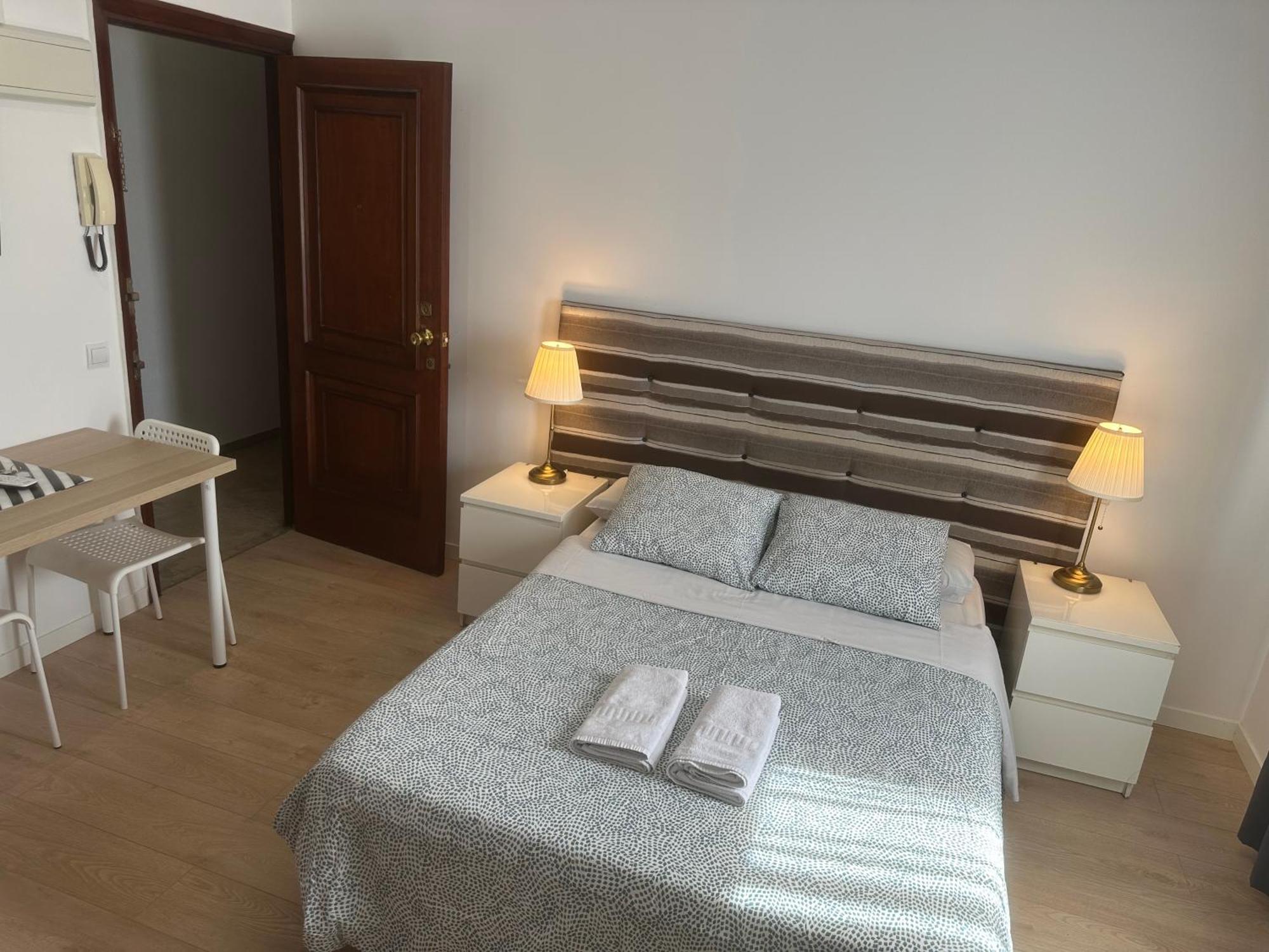 Apartamentos Arapiles Madrid Bagian luar foto