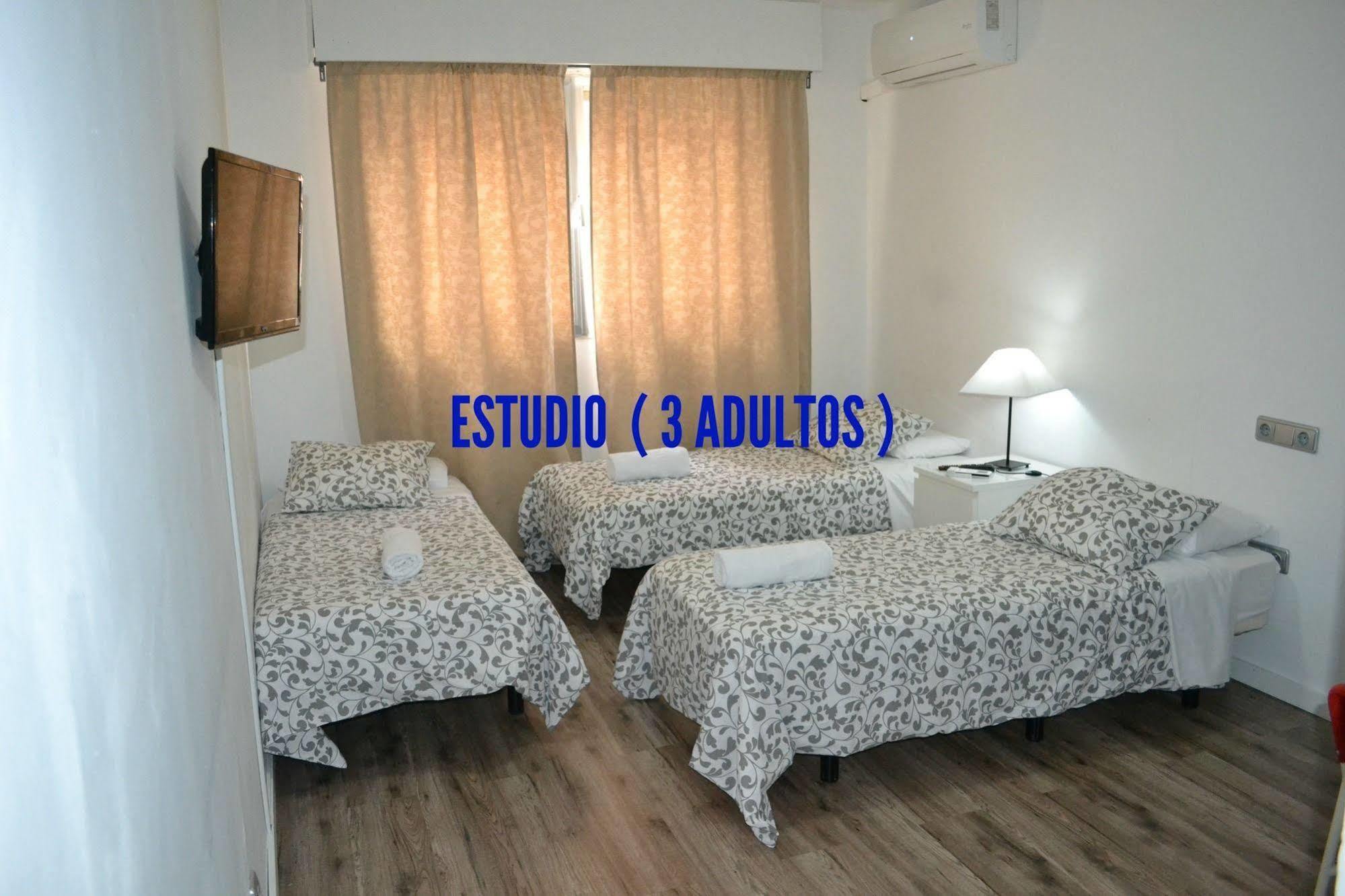 Apartamentos Arapiles Madrid Bagian luar foto