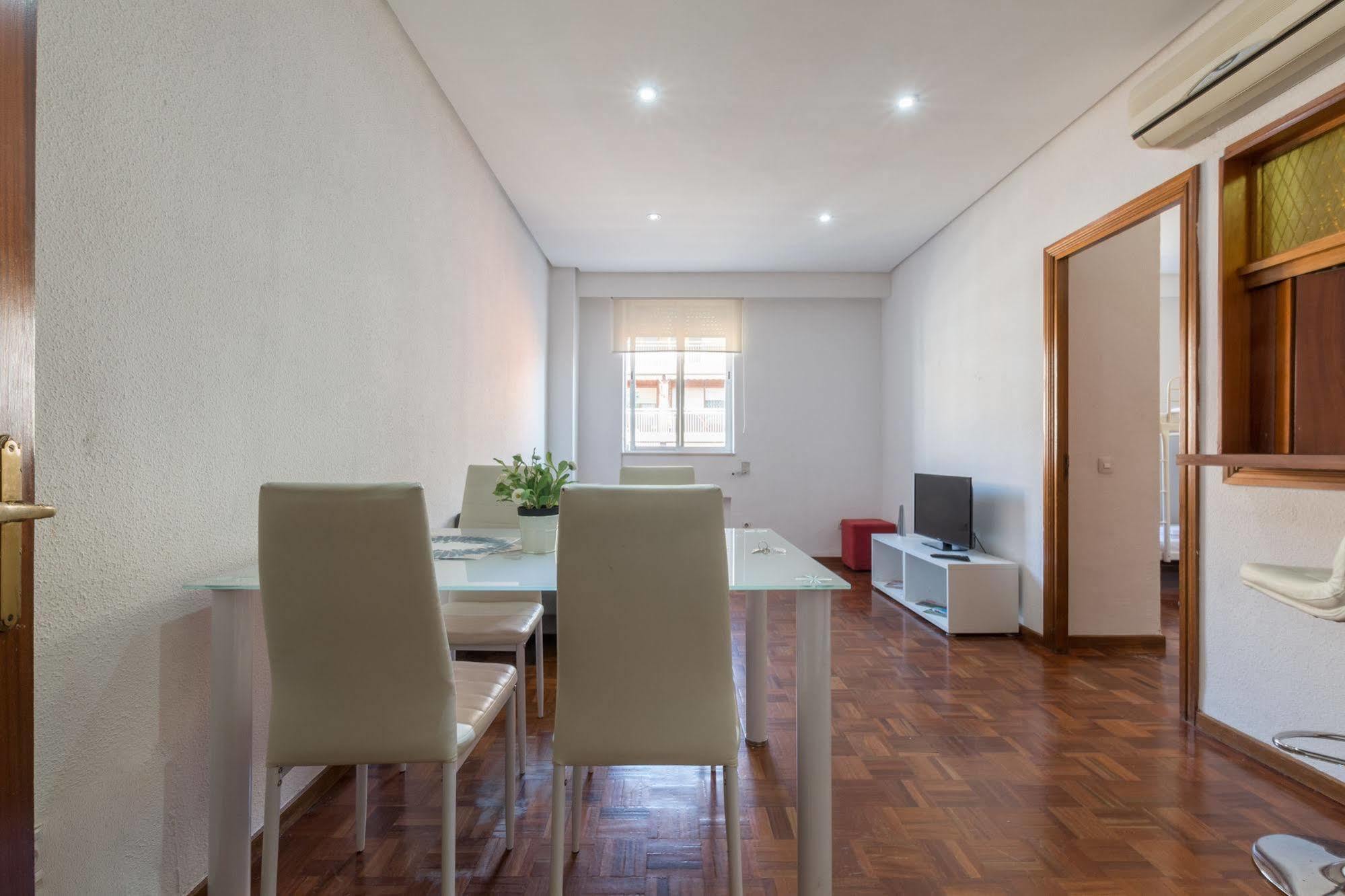 Apartamentos Arapiles Madrid Bagian luar foto