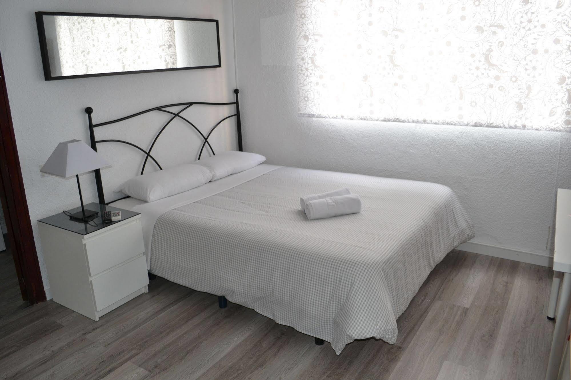 Apartamentos Arapiles Madrid Bagian luar foto